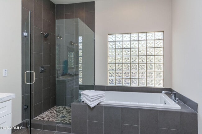 Building Photo - 908 E Waltann Ln