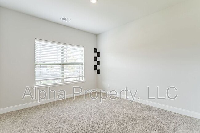 Building Photo - 504 Flying Squirrel Wy