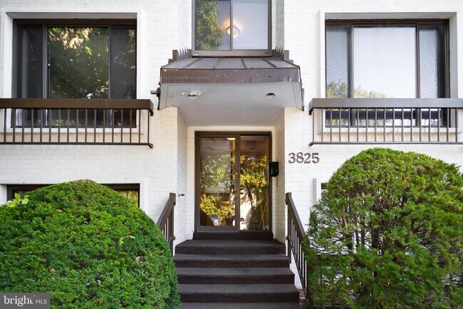 Building Photo - 3825 Davis Pl NW