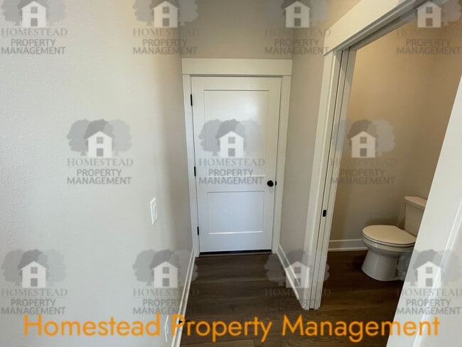 Building Photo - 644