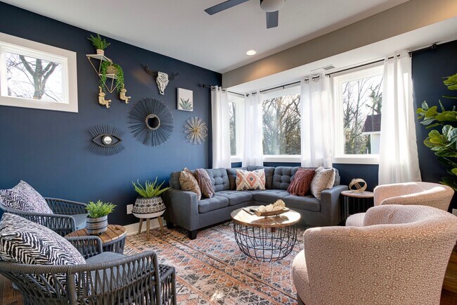 Building Photo - 2208 Elliott Ave