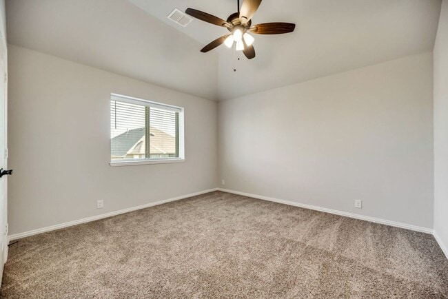 Building Photo - Checkout This 4 bed 2.5 bath 2827 sqft - Paloma Creek Beauty!!!