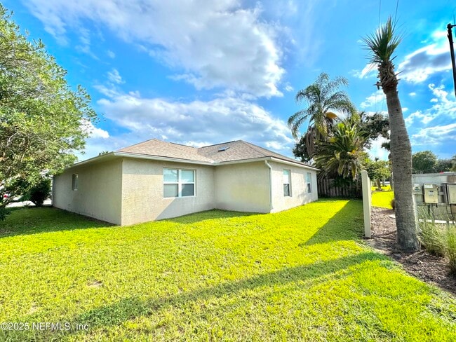 Building Photo - 744 Palm Hammock Cir