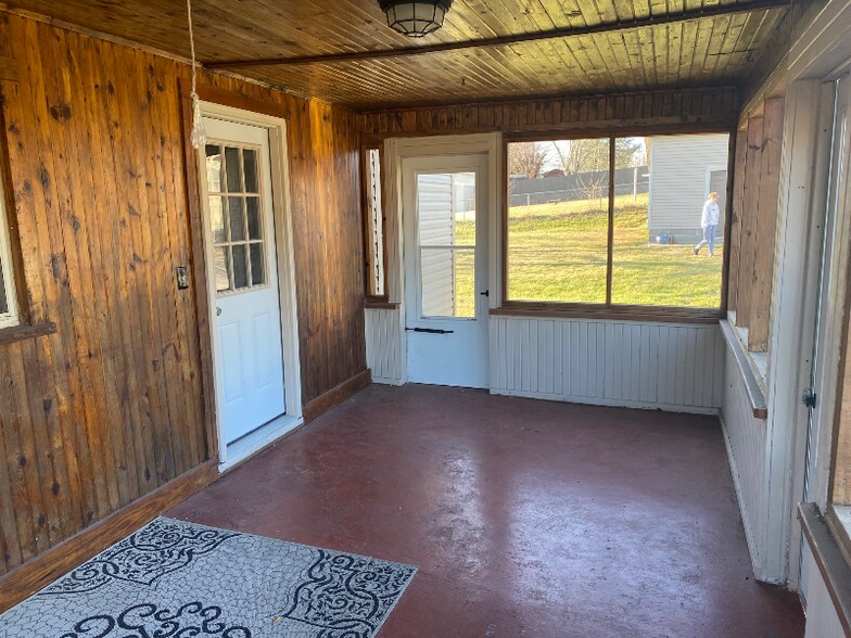 Building Photo - 200 Boggs Ln