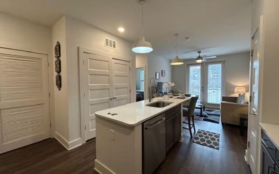 Building Photo - 10105 Westside Pkwy