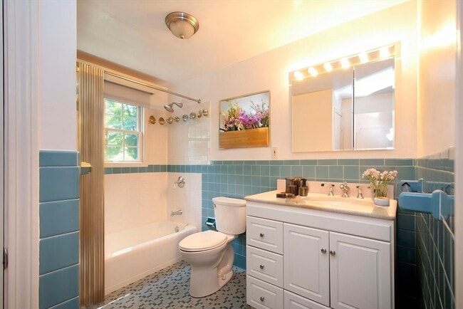 Building Photo - 45 Old Pasture Rd