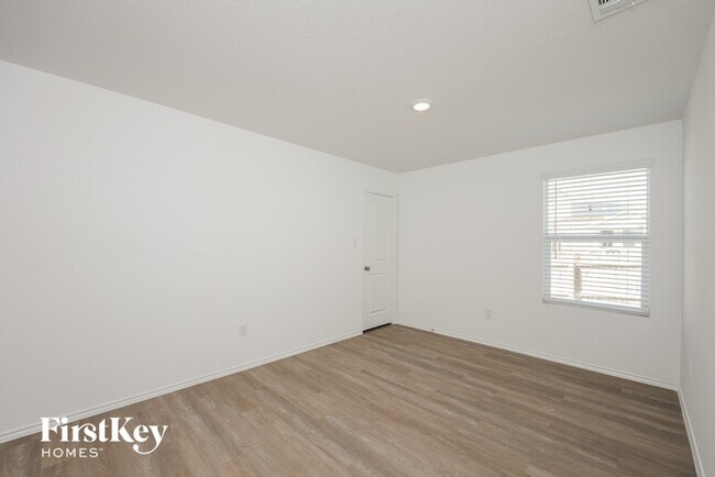 Building Photo - 6532 Scarecrow Wy