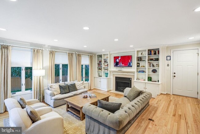 Building Photo - 1504 Wake Forest Dr