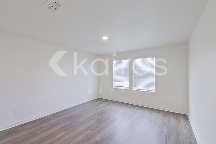 Building Photo - 133 George Oxford Dr