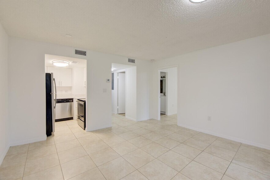 Building Photo - 2100 Brickell Ave