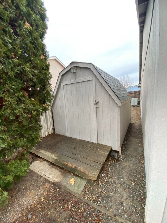 Building Photo - 8807 W Bonnie Ave