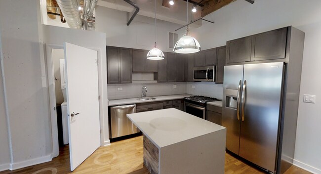 Building Photo - 108 N Green St