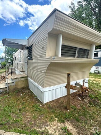 Building Photo - Renovated Two Bedroom Mobile Home