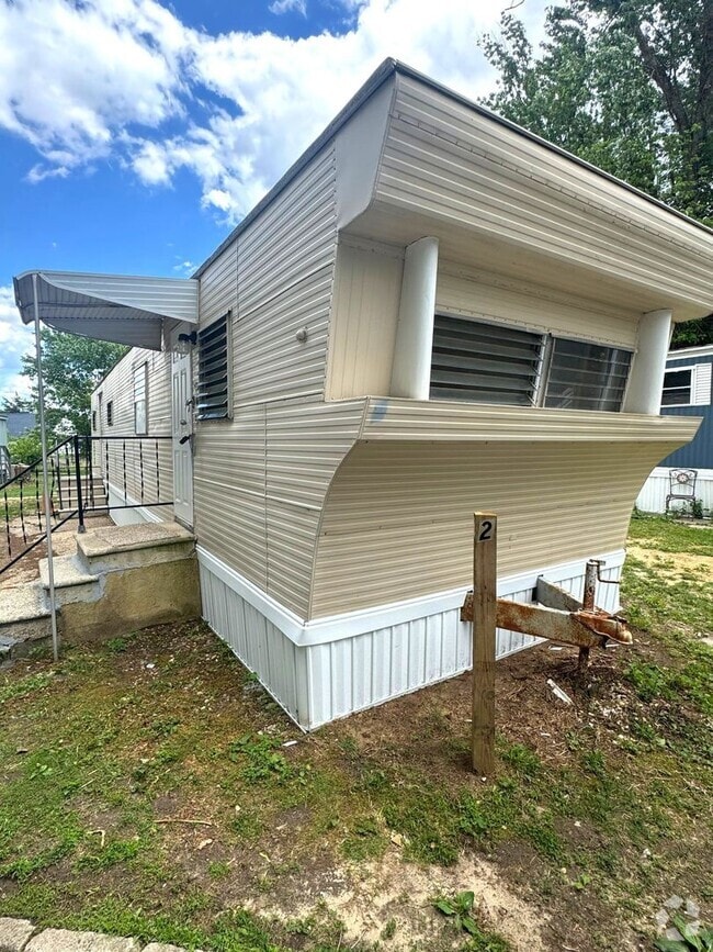 Building Photo - Renovated Two Bedroom Mobile Home