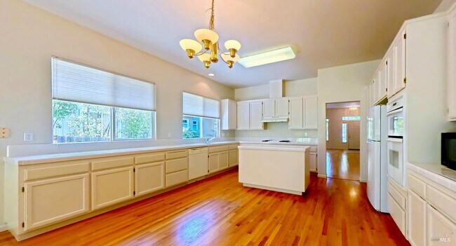 Building Photo - 5863 Mountain Hawk Dr