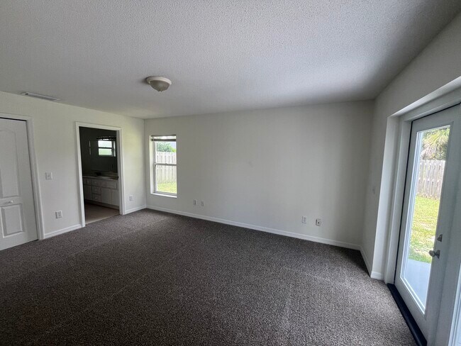 Building Photo - 302 Sawmill Creek Ct