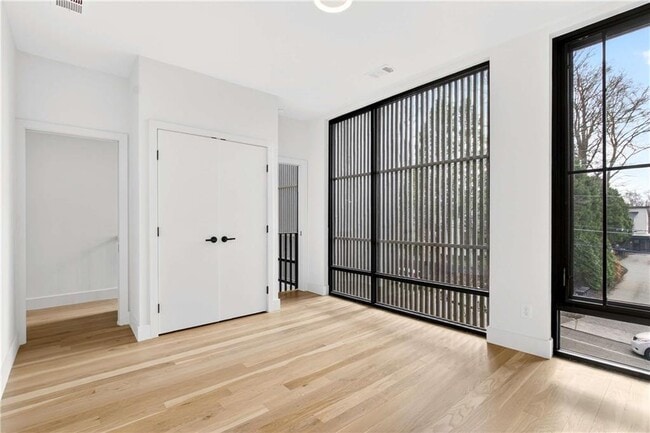 Building Photo - 816 Berne St SE