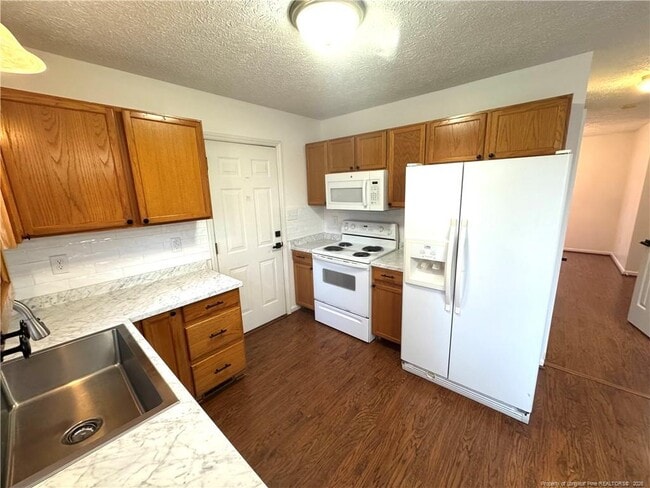 Building Photo - 1050 Roundabout Rd