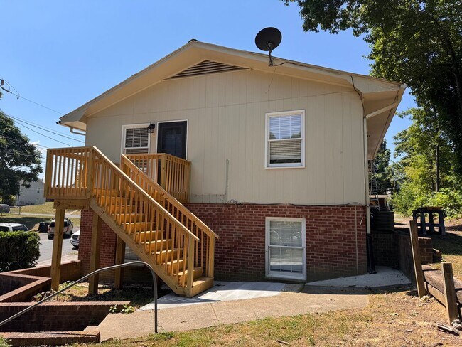 Building Photo - 752
