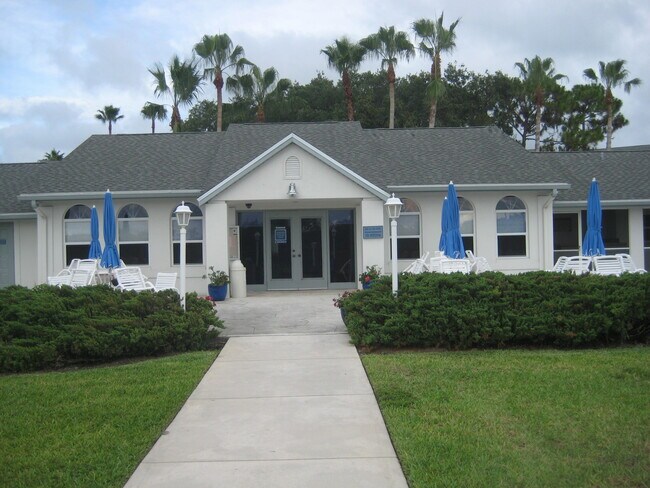 Building Photo - 2512 SE Anchorage Cove