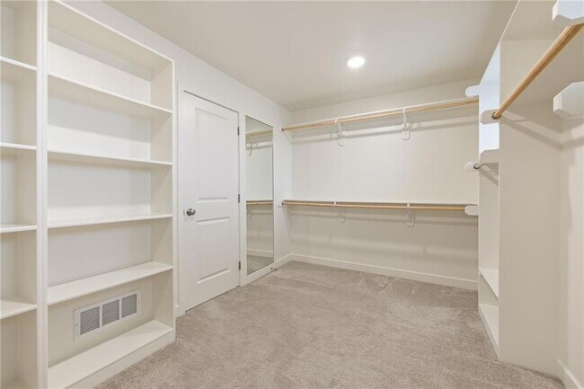 Building Photo - 18228 Earnshaw St