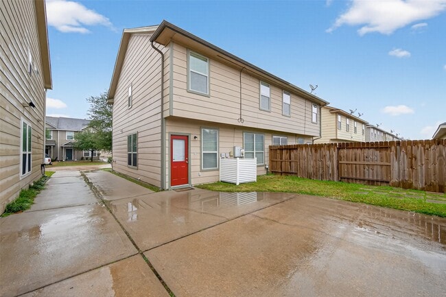 Building Photo - 16827 Libson Falls Dr