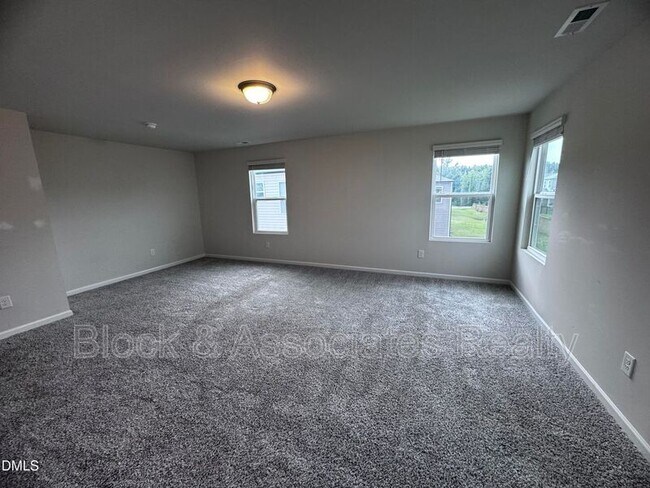 Building Photo - 129 Boone Lake Way