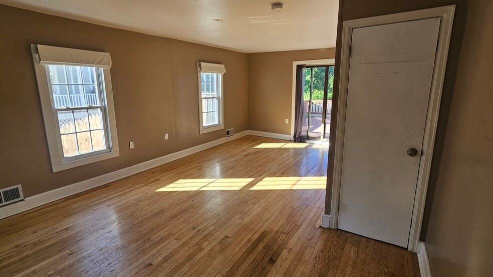 Building Photo - 35 Jackson St