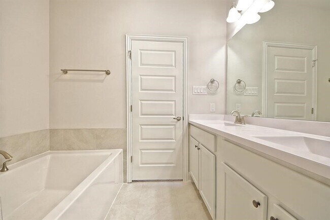 Building Photo - 400 Camino Bay Dr