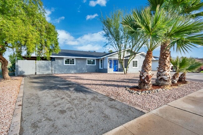 Building Photo - Spacious 6-Bedroom, 3-Bath Pool Home Near ASU Campus