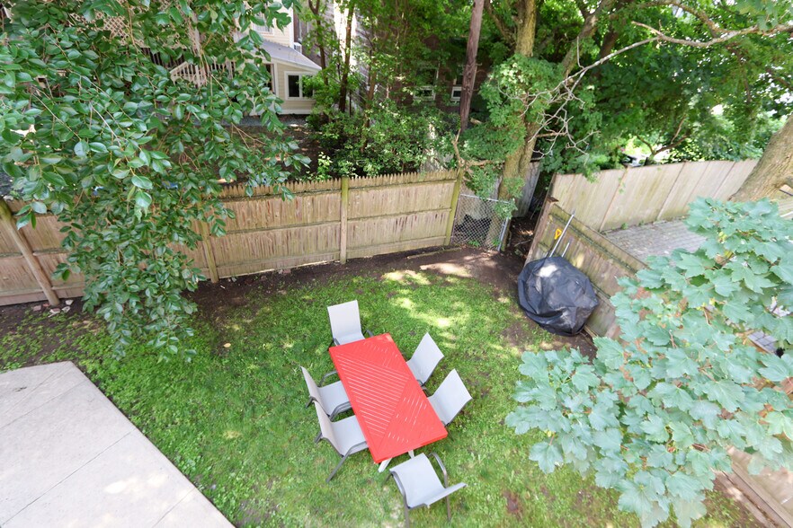 Building Photo - 33 Jay St