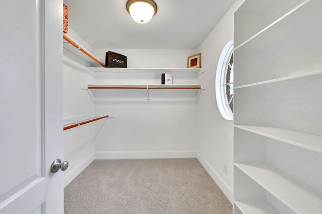 Building Photo - Brook Hollow