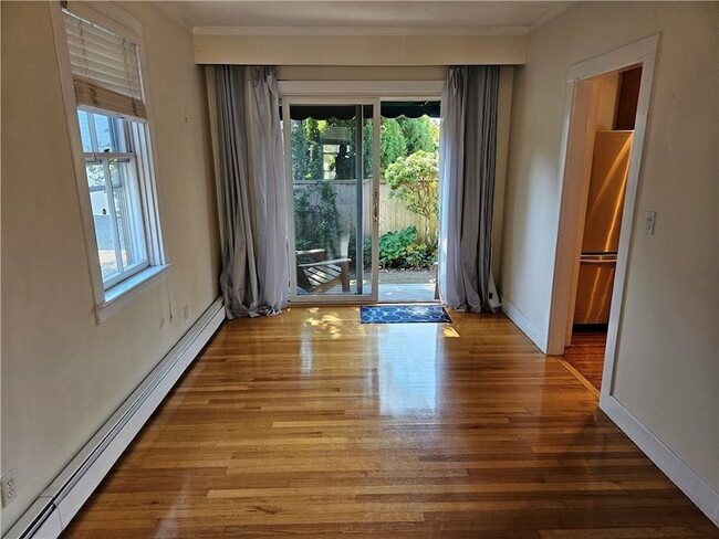 Building Photo - 10 Cherry St