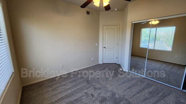 Building Photo - 705 W Queen Creek Rd