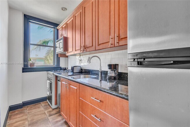 Building Photo - 900 16th St