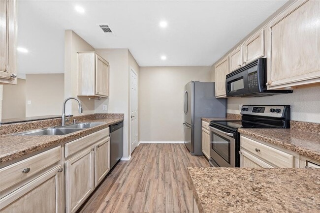 Building Photo - 210 Mesquite Cir