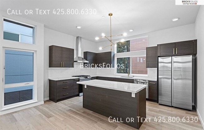 Building Photo - 1212 Harrington Ave NE