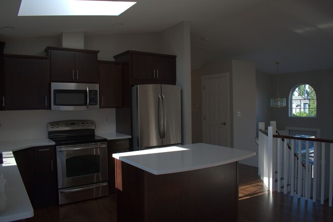Building Photo - OPEN HOUSE SATURDAY 5/3/25 FROM 1:00-3:00 ...
