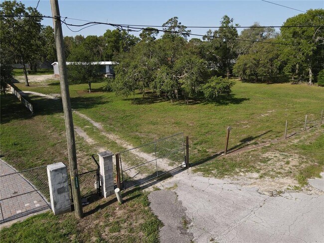 Building Photo - 17524 Medley Ave