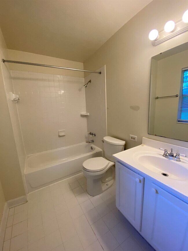 Building Photo - 2507 Waldemar Ln