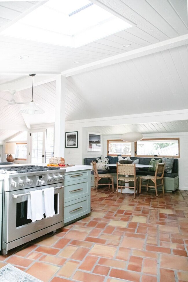 Building Photo - Beautiful Carmel Valley Home 3bed/3bath Ready for September 1st Move in Date!