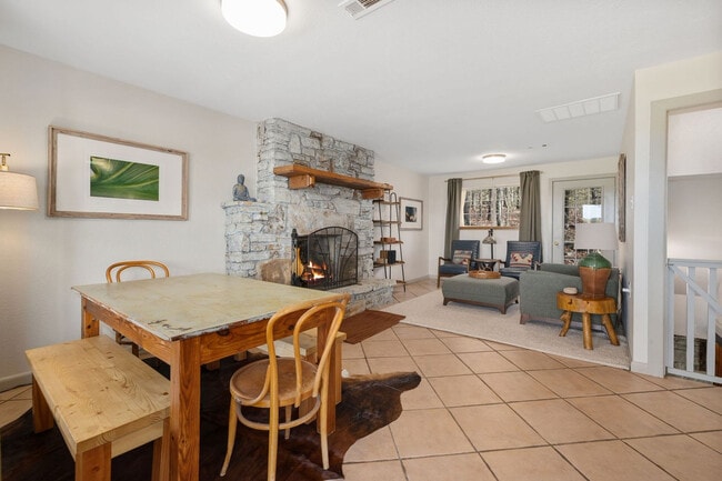 Building Photo - 17097 Lake Sequoyah Dr