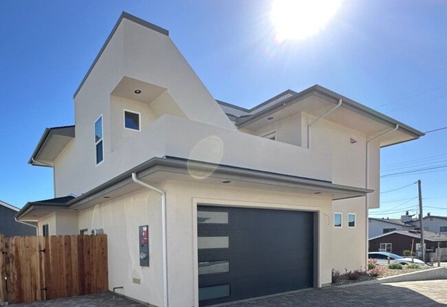 Building Photo - Ocean Views | Rooftop Deck | New Construction | For Lease $4,200/mo.