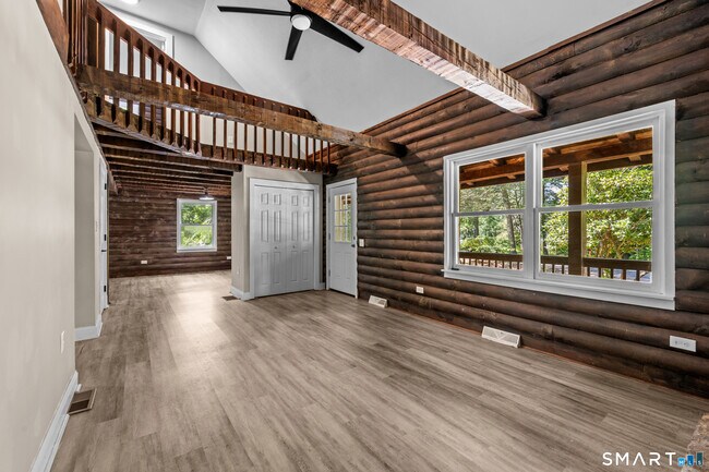 Building Photo - 176 Lake Dr E