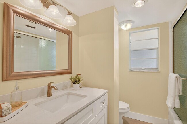 Building Photo - 3810 Via Poinciana