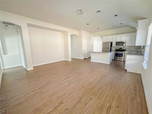 Building Photo - 27150 Grey Fox Run