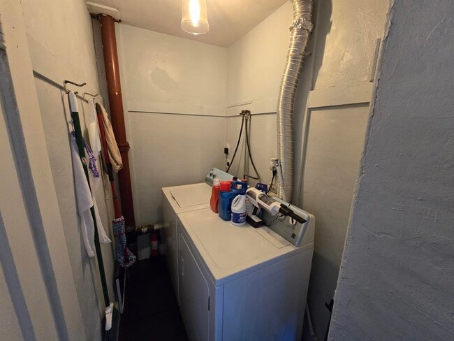 Building Photo - 119 Summer St