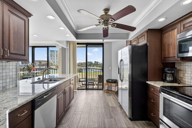 Building Photo - 9650 S Ocean Dr