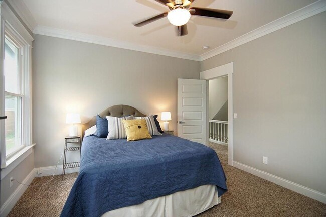 Building Photo - Modern Upgrades in Clifton
