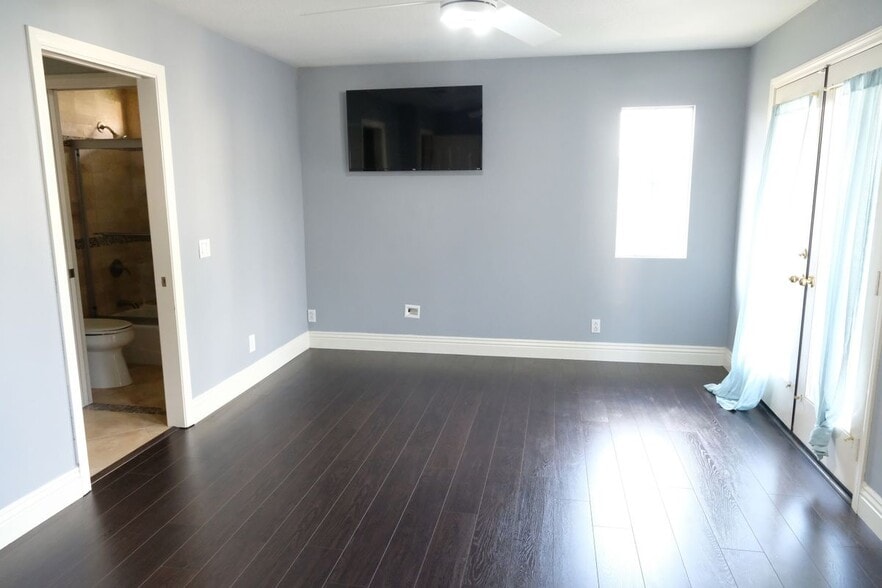 Building Photo - 16 Villager